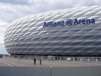 Allianz Arena: &Iota;&sigma;&chi;&upsilon;&rho;ή έ&delta;&rho;&alpha; &epsilon;&pi;&iota;&tau;&upsilon;&chi;&iota;ώ&nu; &gamma;&iota;&alpha; &tau;&eta; &mu;&epsilon;&gamma;&alpha;&lambda;ύ&tau;&epsilon;&rho;&eta; &alpha;&sigma;&phi;&alpha;&lambda;&iota;&sigma;&tau;&iota;&kappa;ή &epsilon;&tau;&alpha;&iota;&rho;&epsilon;ί&alpha; &tau;&omicron;&upsilon; &kappa;ό&sigma;&mu;&omicron;&upsilon;