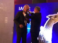 &Alpha;&nu;έ&lambda;&alpha;&beta;&epsilon; &tau;&eta;&nu; &pi;&rho;&omicron;&epsilon;&delta;&rho;ί&alpha; &tau;&eta;&sigmaf; IAES &omicron; &kappa;&alpha;&theta;&eta;&gamma;&eta;&tau;ή&sigmaf; &Delta;&eta;&mu;ή&tau;&rho;&eta;&sigmaf; &Lambda;&iota;&nu;ό&sigmaf;